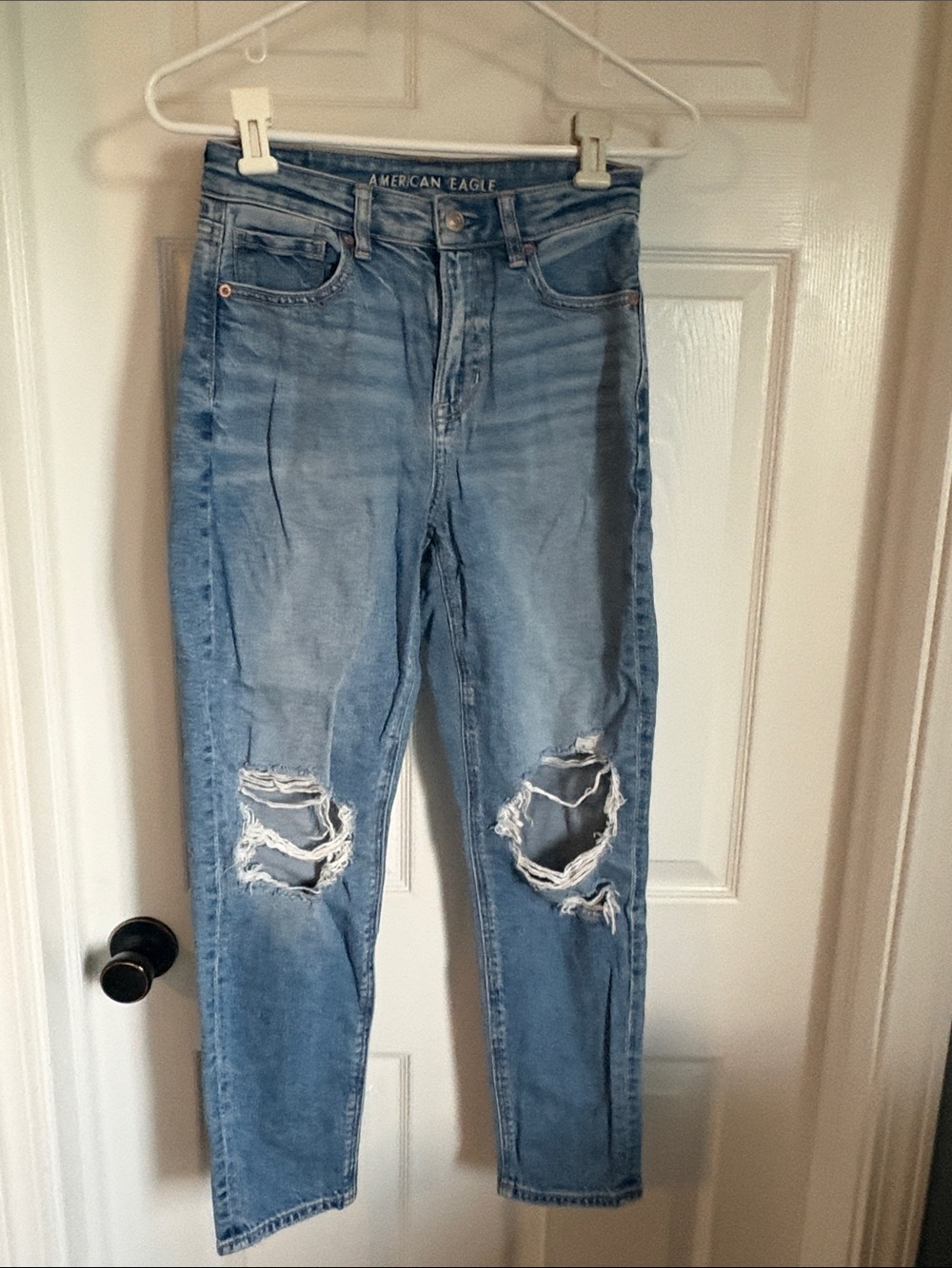 American Eagle Mom Jean Light Blue Distressed Size 0 Short